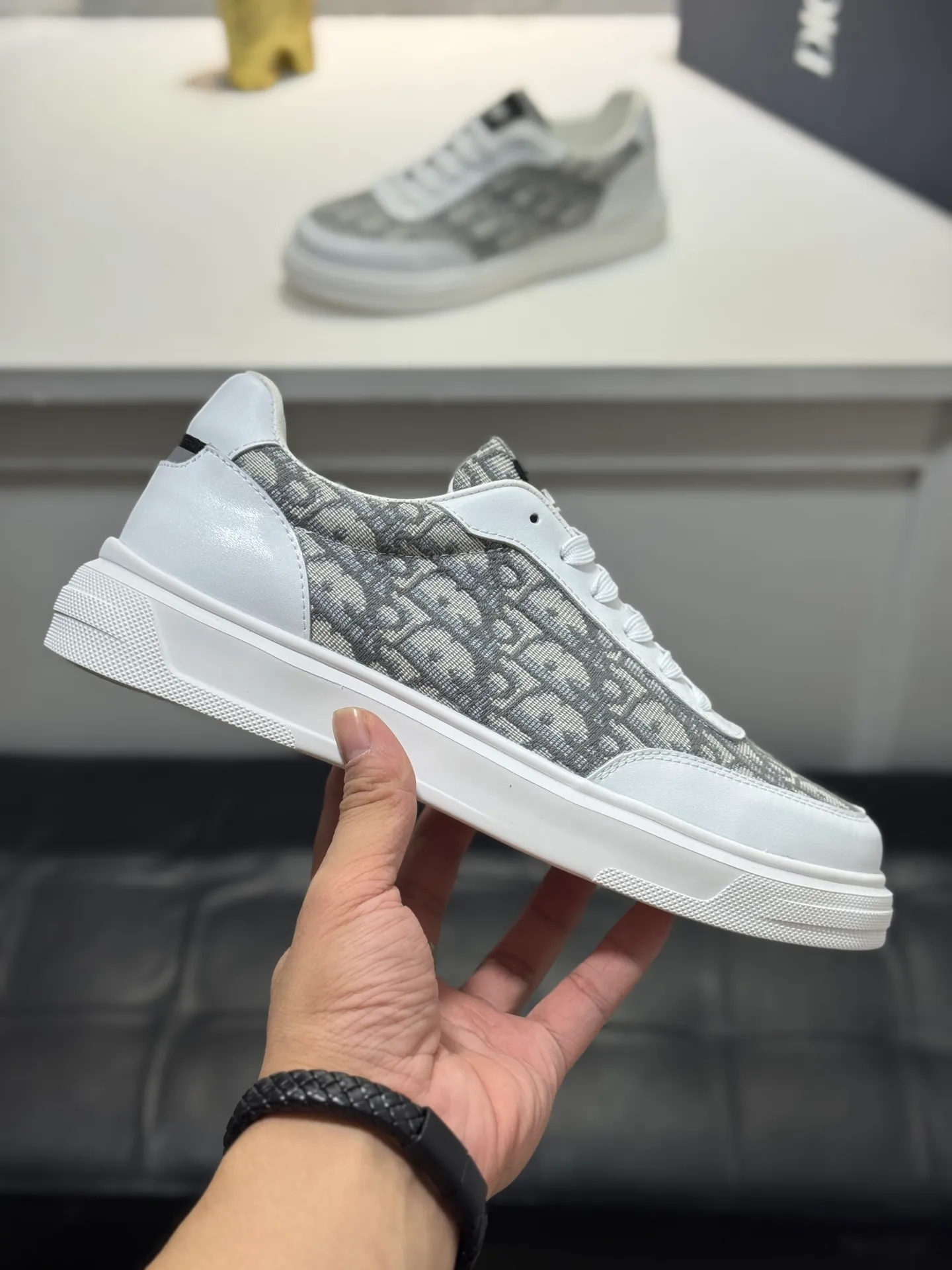 Men's men's shoes 💰400 [New model] 🌂🌂Dior (Dior) 🆕 Low-top casual shoes, carefully made of first-layer cowhide with canvas, comfortable and breathable ~ rubber soles, enhance style. Fashionable and versatile, it can complement any look. Featuring an exquisite design that is uniquely dynamic and modern, this shoe is part of Dior's legacy and embodies modern elegance. Size: 38-44 (45 customized